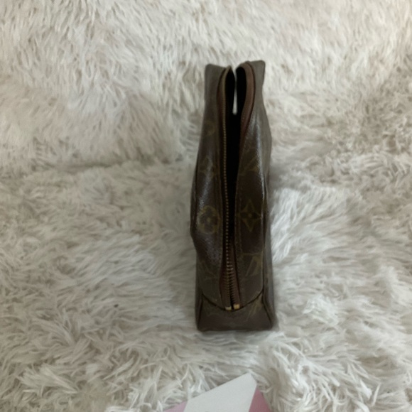 Authentic Louis Vuitton Trousse 23 - Picture 3 of 9